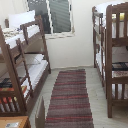 Hostel Oakland Тирана Екстериор снимка