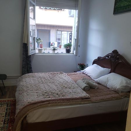 Hostel Oakland Тирана Екстериор снимка