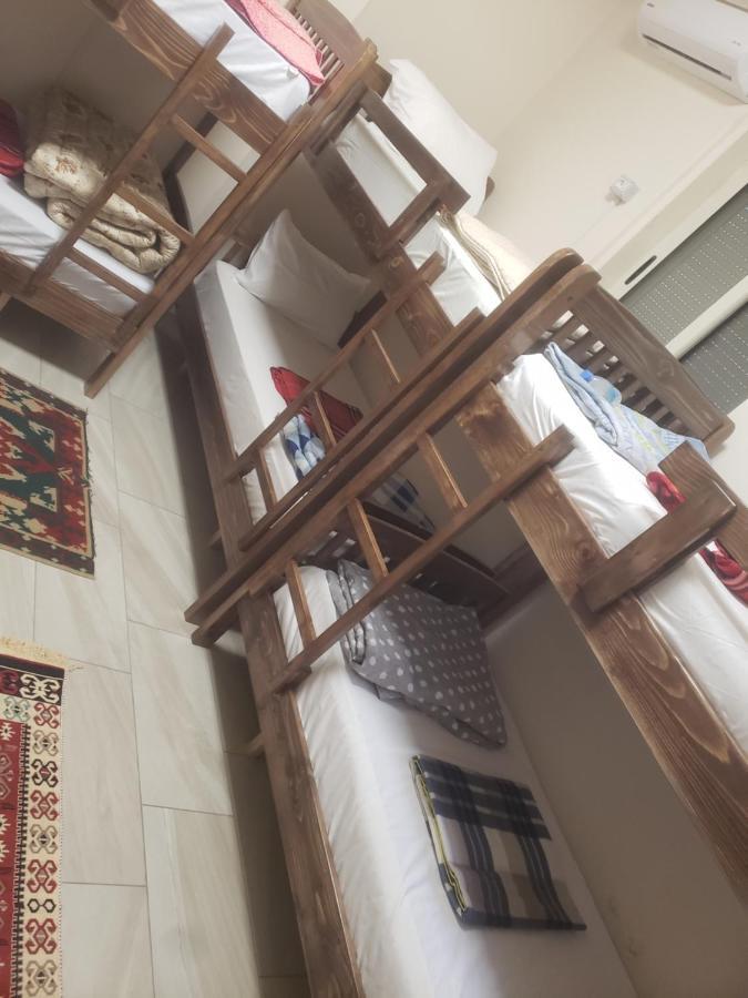 Hostel Oakland Тирана Екстериор снимка