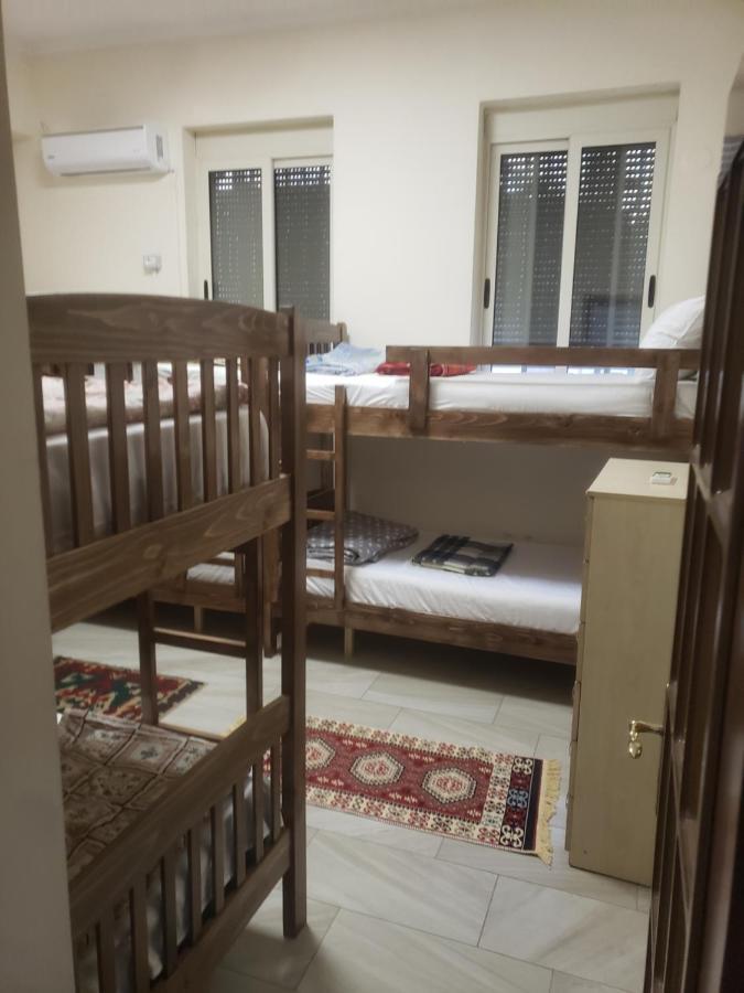 Hostel Oakland Тирана Екстериор снимка