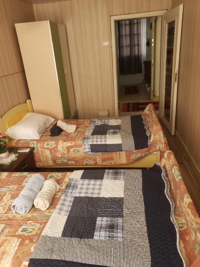 Hostel Oakland Тирана Екстериор снимка