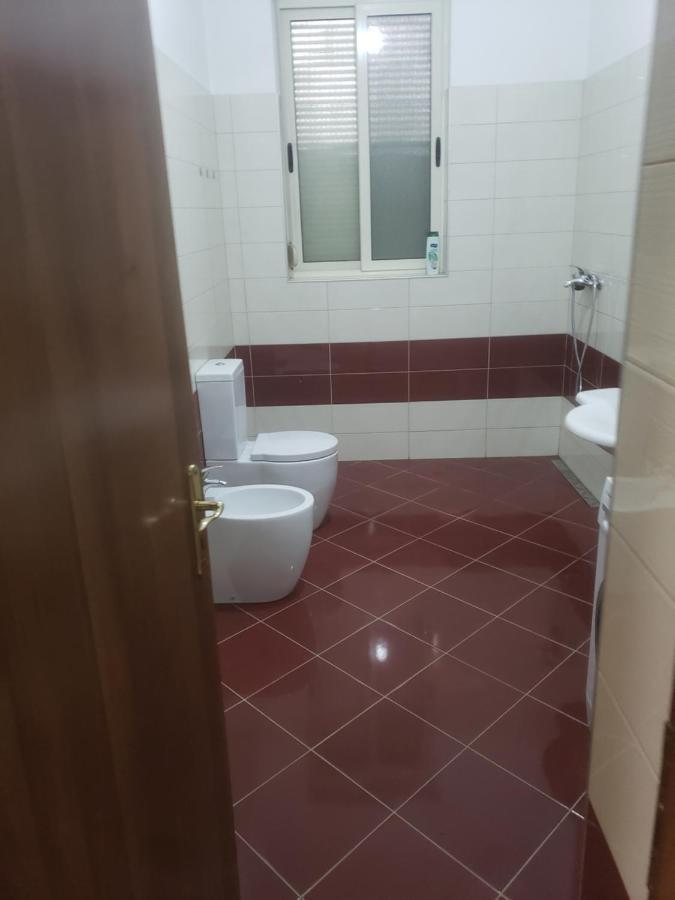Hostel Oakland Тирана Екстериор снимка