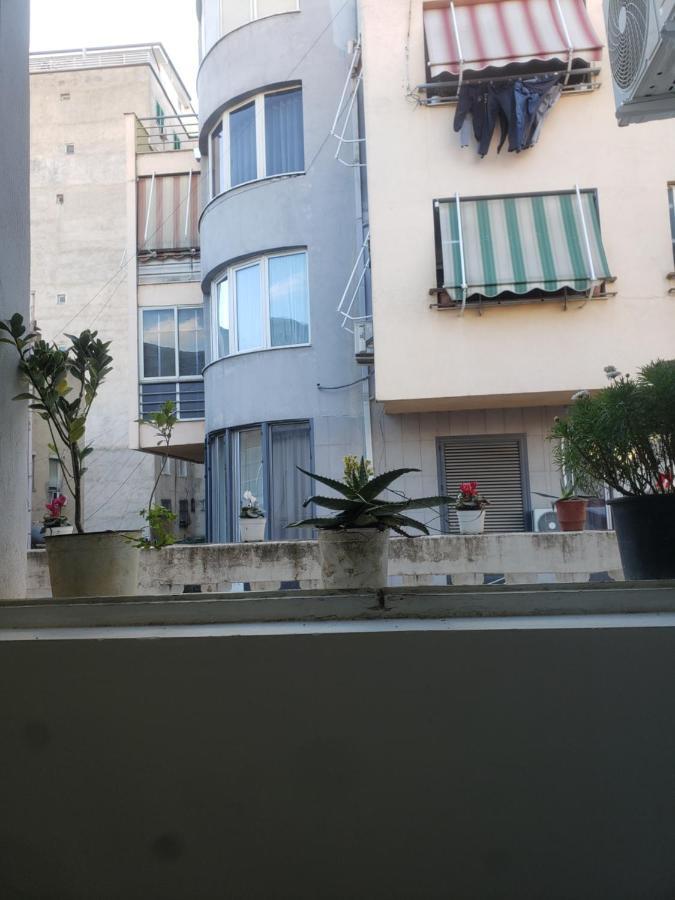 Hostel Oakland Тирана Екстериор снимка