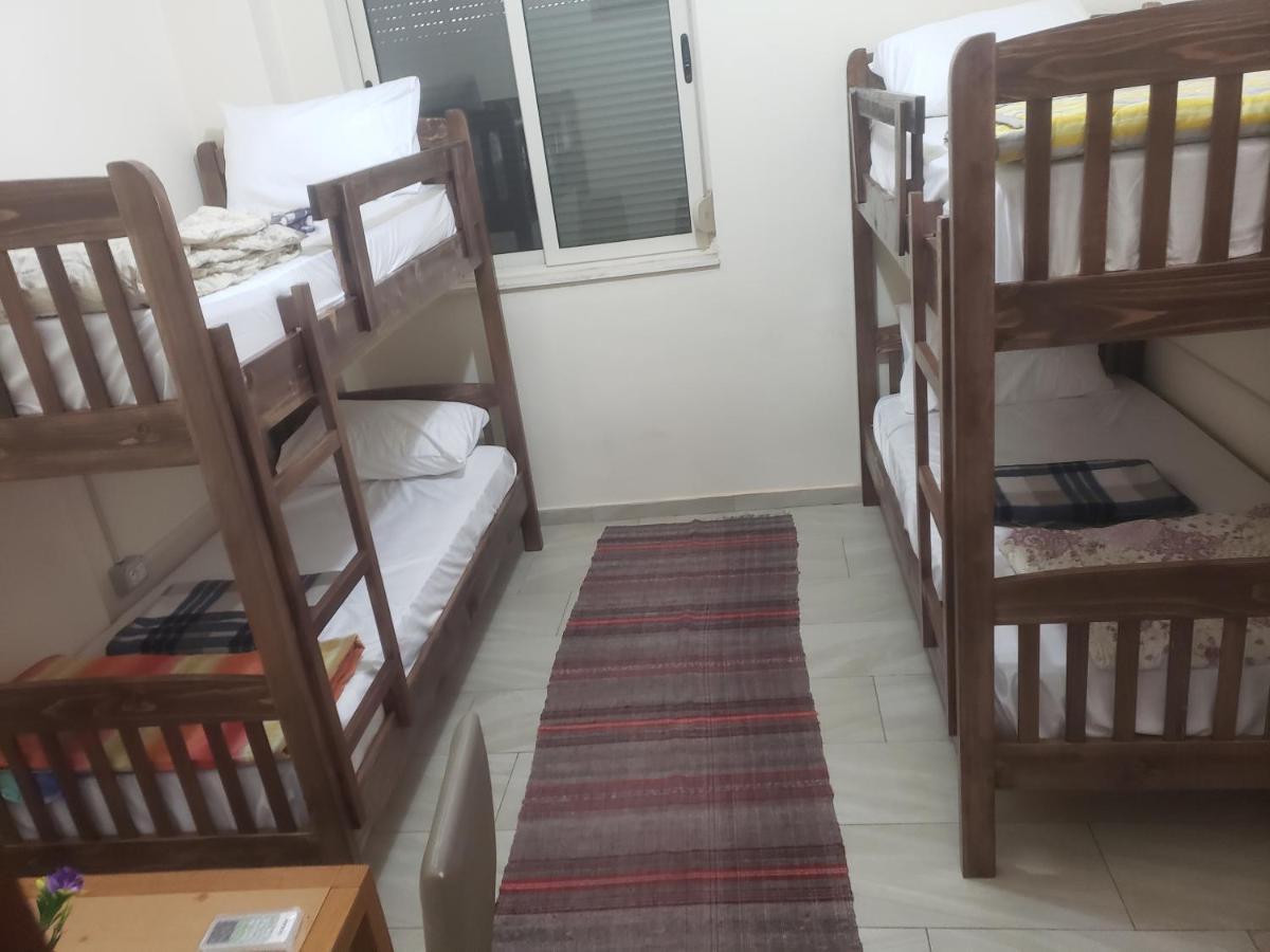 Hostel Oakland Тирана Екстериор снимка