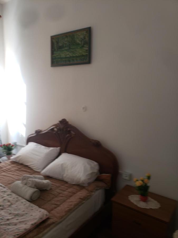 Hostel Oakland Тирана Екстериор снимка