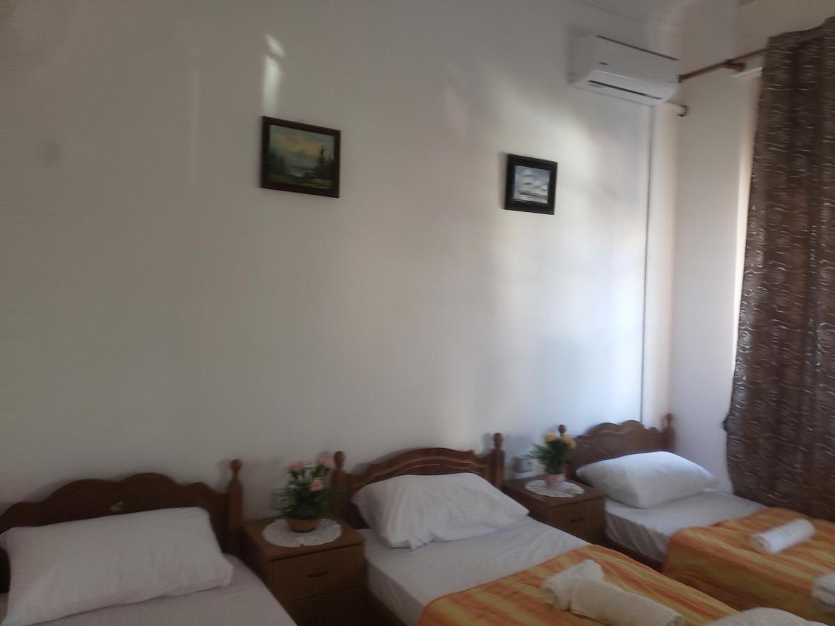 Hostel Oakland Тирана Екстериор снимка