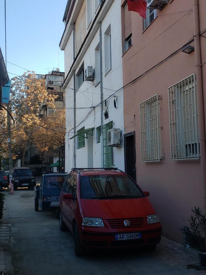Hostel Oakland Тирана Екстериор снимка