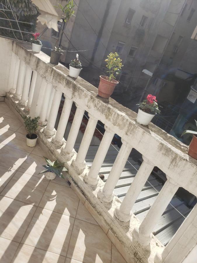 Hostel Oakland Тирана Екстериор снимка