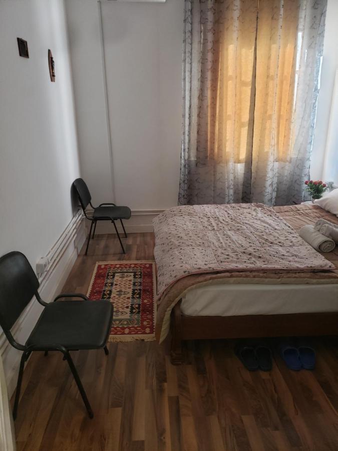 Hostel Oakland Тирана Екстериор снимка