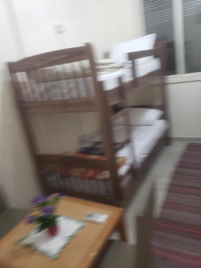 Hostel Oakland Тирана Екстериор снимка