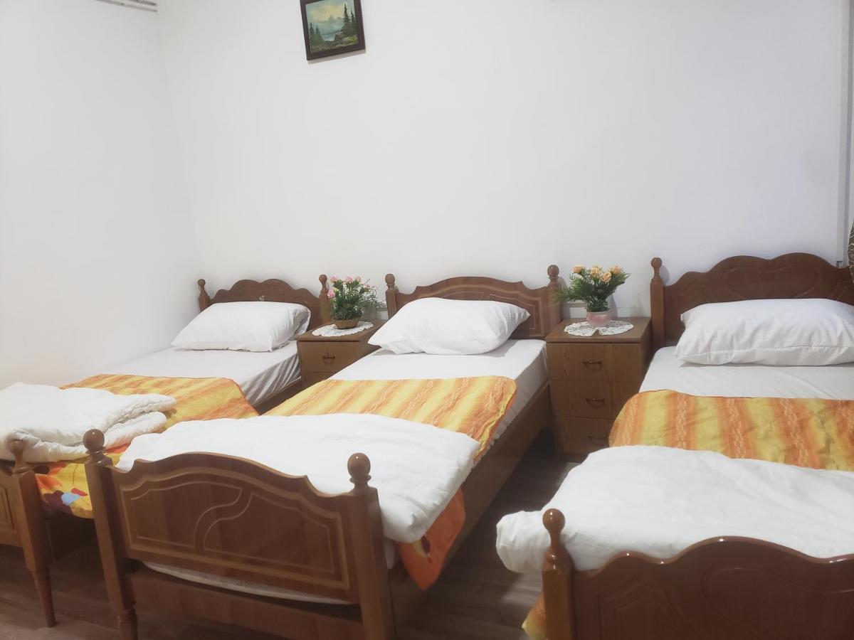 Hostel Oakland Тирана Екстериор снимка