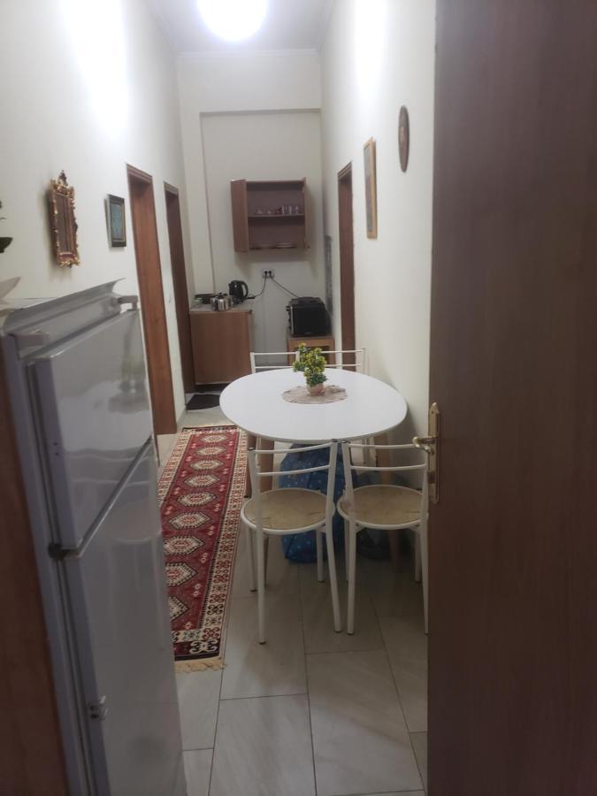 Hostel Oakland Тирана Екстериор снимка