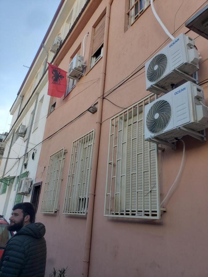 Hostel Oakland Тирана Екстериор снимка