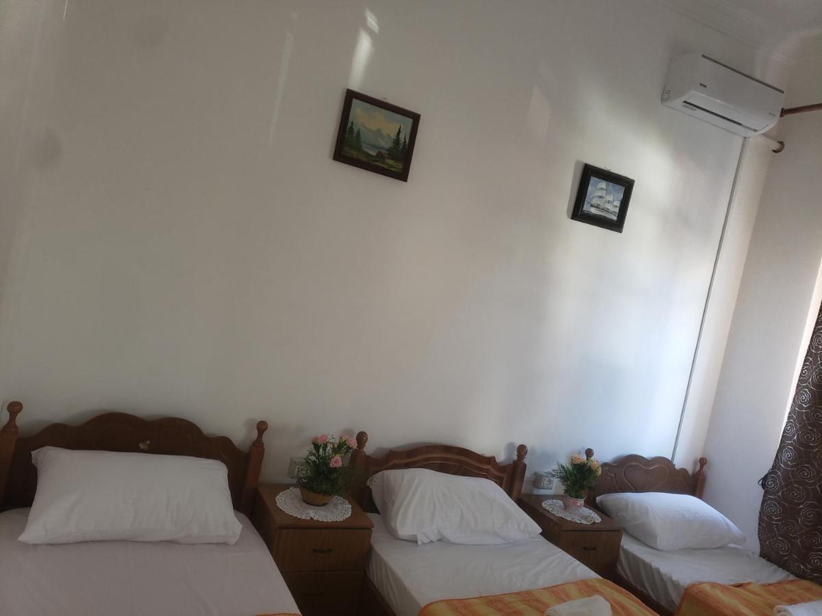 Hostel Oakland Тирана Екстериор снимка