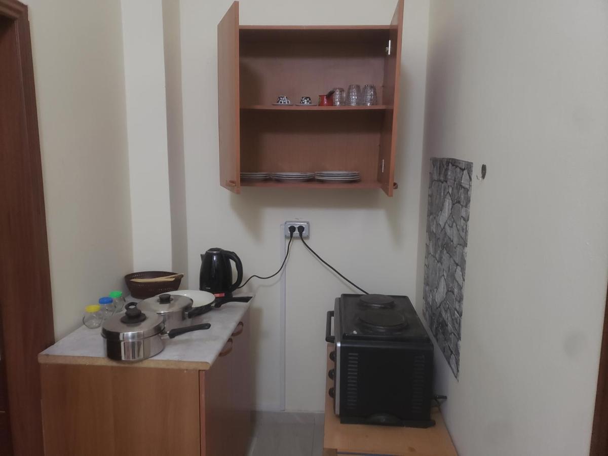 Hostel Oakland Тирана Екстериор снимка