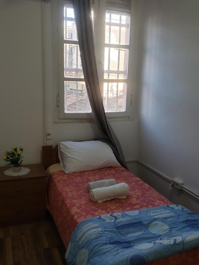 Hostel Oakland Тирана Екстериор снимка