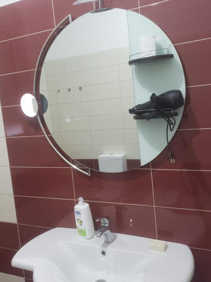 Hostel Oakland Тирана Екстериор снимка