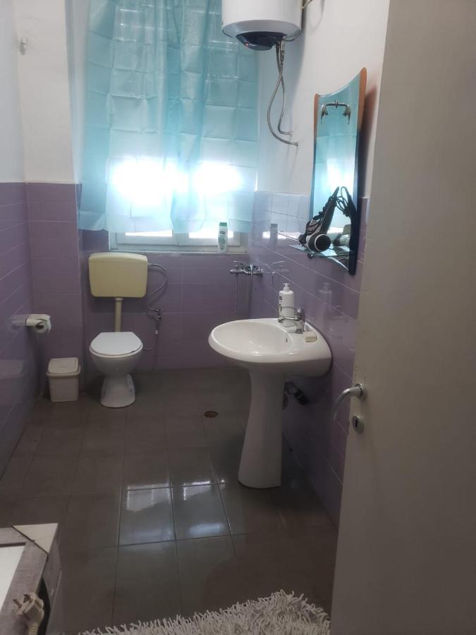 Hostel Oakland Тирана Екстериор снимка