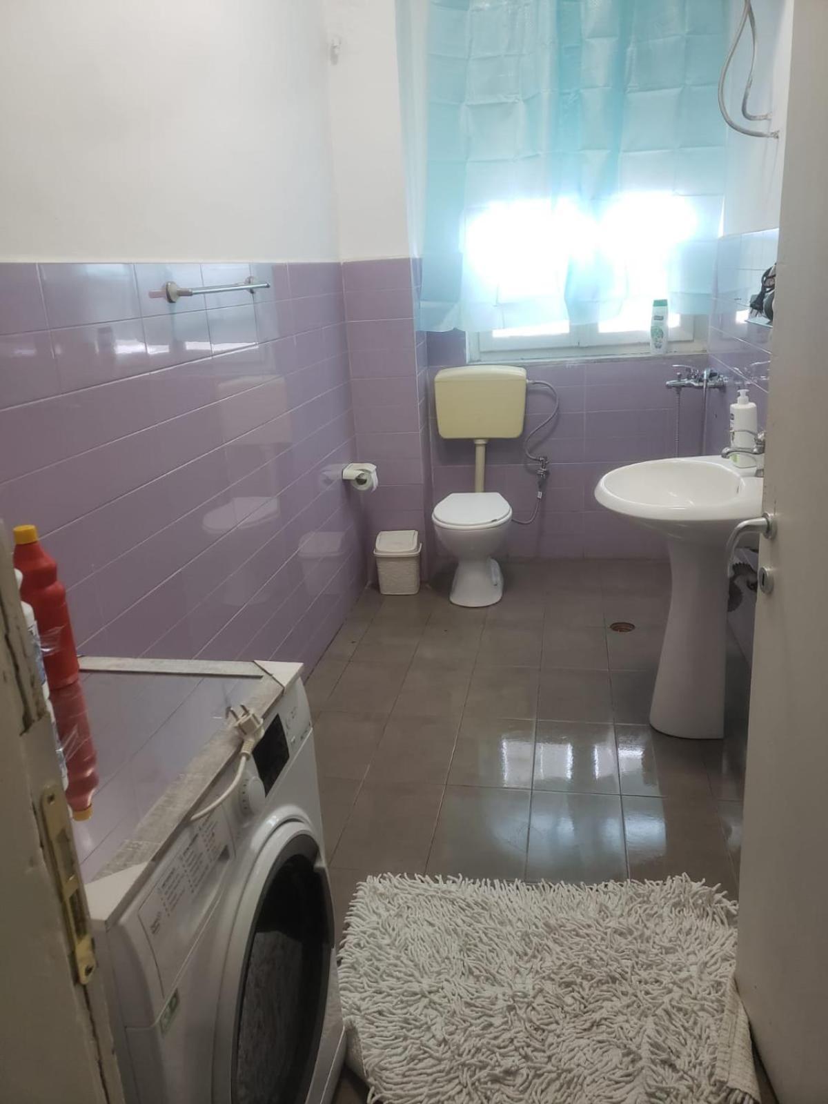 Hostel Oakland Тирана Екстериор снимка