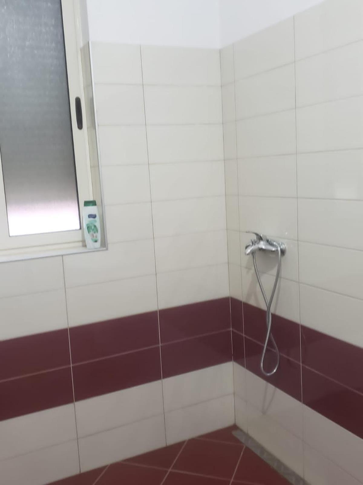Hostel Oakland Тирана Екстериор снимка