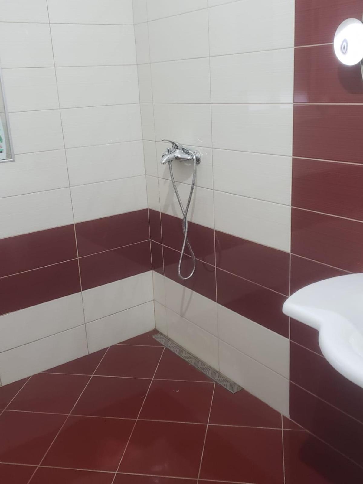 Hostel Oakland Тирана Екстериор снимка
