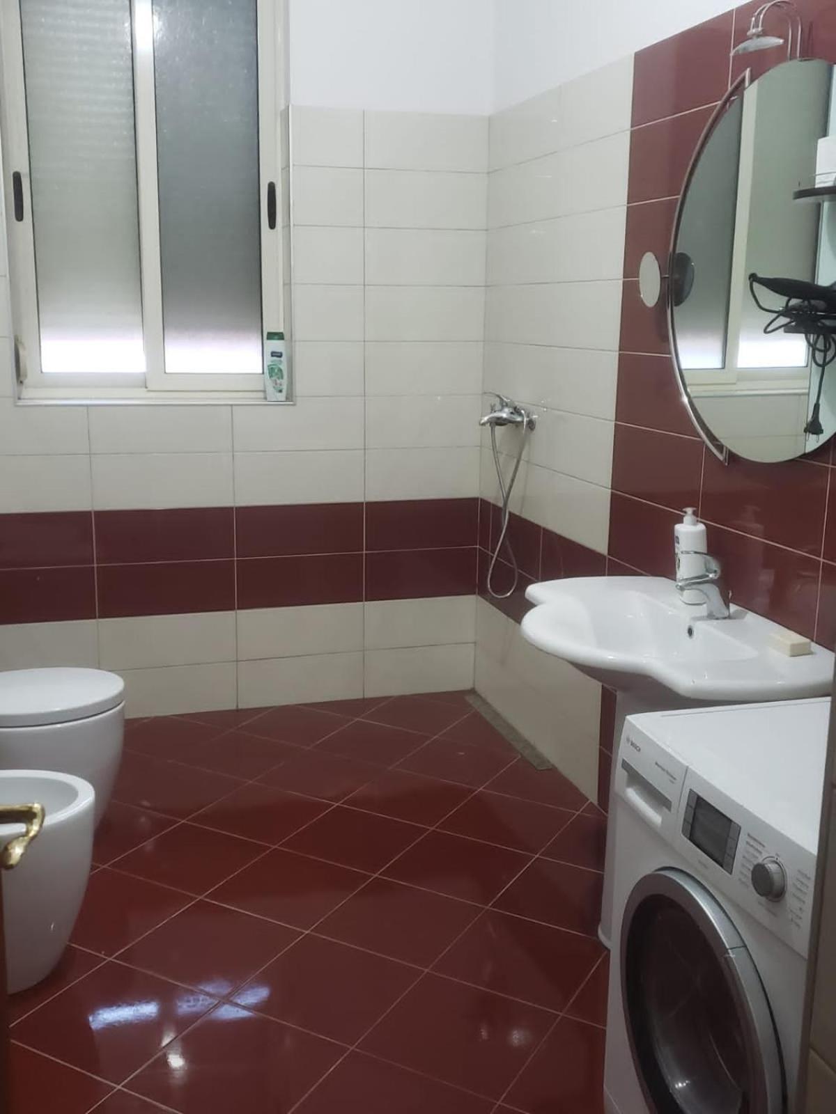 Hostel Oakland Тирана Екстериор снимка